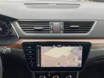 SKODA Superb Combi SCOUT 2.0 TDI 4x4 DSG LED AHK PANO