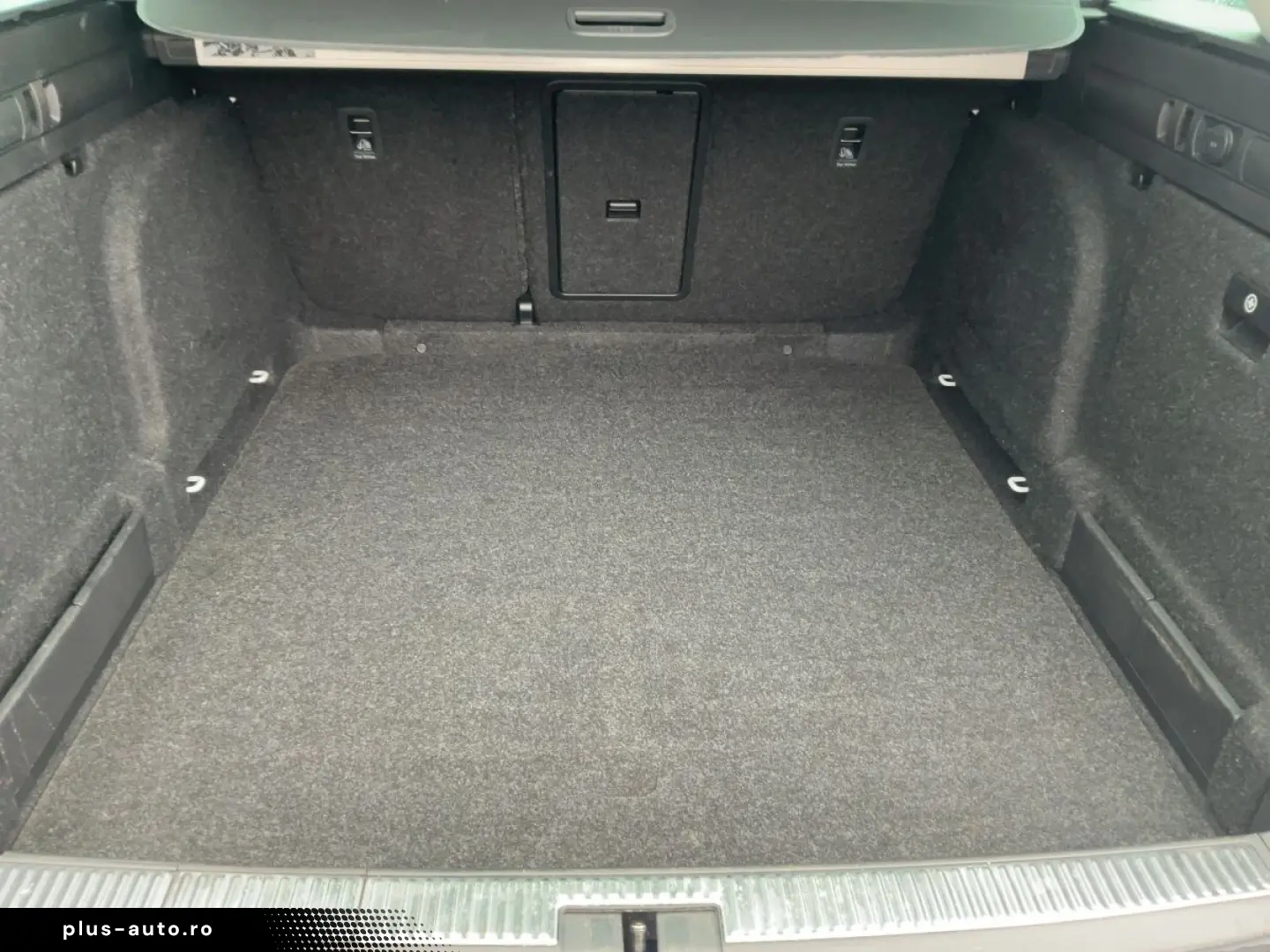 SKODA Superb Combi SCOUT 2.0 TDI 4x4 DSG LED AHK PANO