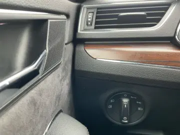 SKODA Superb Combi SCOUT 2.0 TDI 4x4 DSG LED AHK PANO
