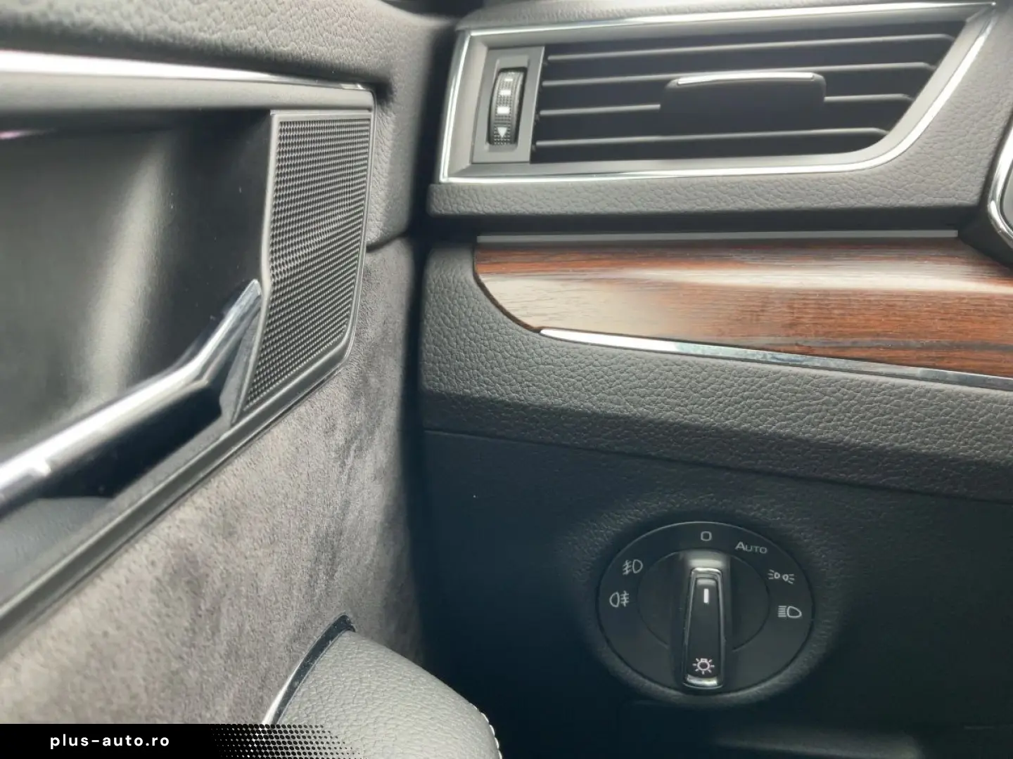 SKODA Superb Combi SCOUT 2.0 TDI 4x4 DSG LED AHK PANO