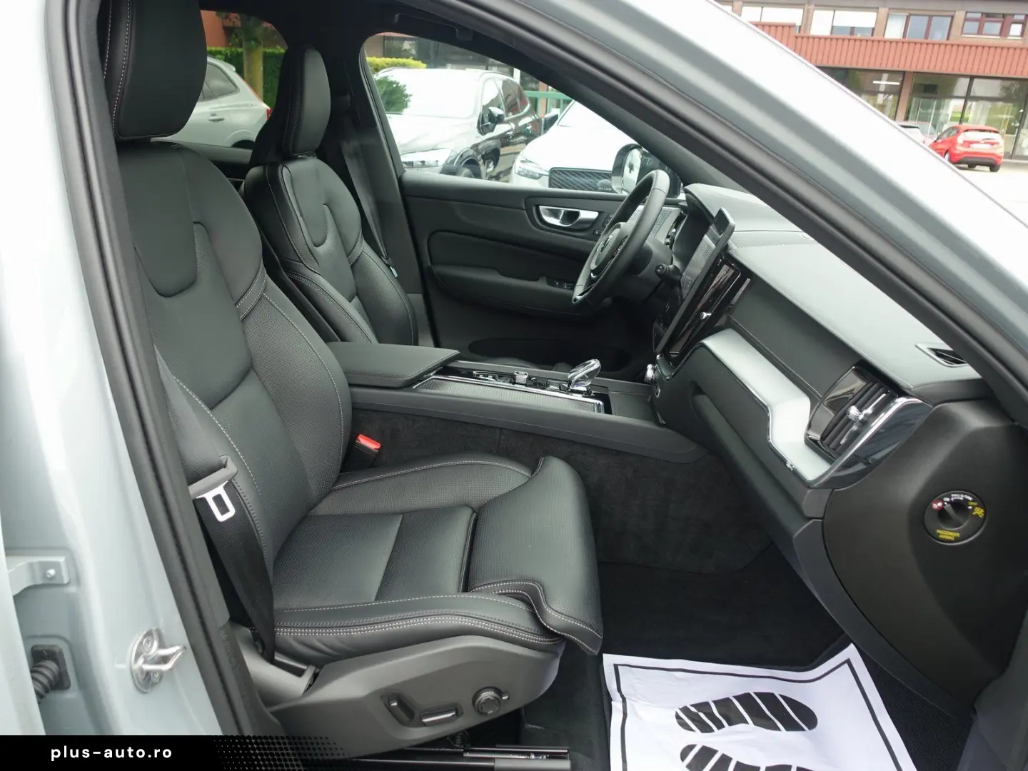 VOLVO XC60 Black Edition Ultra T8 AWD B&W Four-C 360