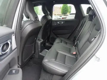 VOLVO XC60 Black Edition Ultra T8 AWD B&W Four-C 360