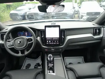 VOLVO XC60 Black Edition Ultra T8 AWD B&W Four-C 360