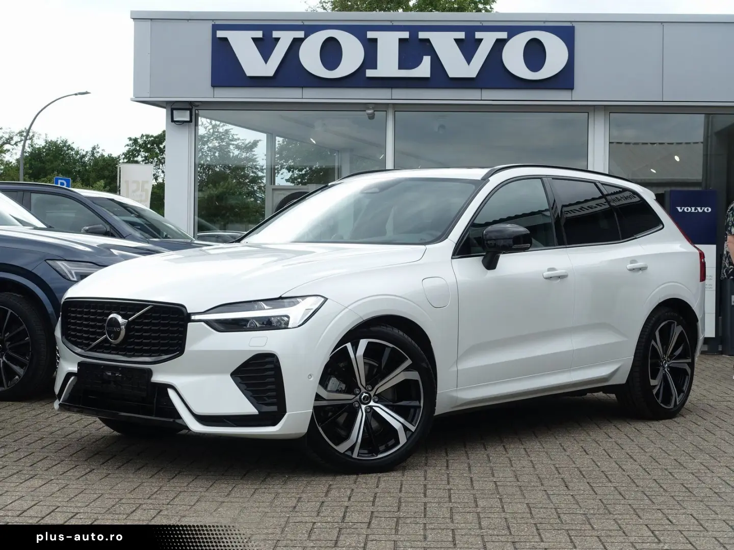 VOLVO XC60 Ultra Dark T8 AWD Plug-in Pano FourC B&W
