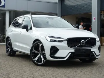 VOLVO XC60 Ultra Dark T8 AWD Plug-in Pano FourC B&W