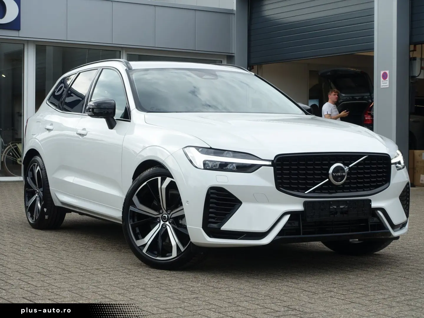 VOLVO XC60 Ultra Dark T8 AWD Plug-in Pano FourC B&W