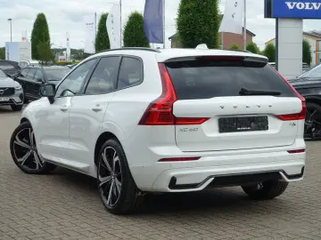 VOLVO XC60 Ultra Dark T8 AWD Plug-in Pano FourC B&W