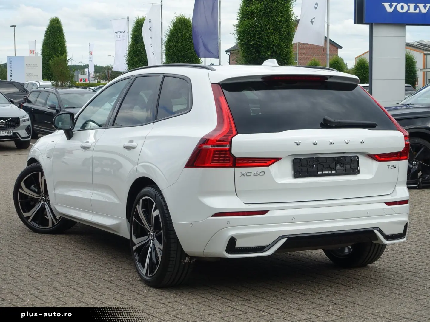 VOLVO XC60 Ultra Dark T8 AWD Plug-in Pano FourC B&W