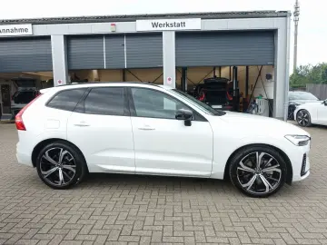 VOLVO XC60 Ultra Dark T8 AWD Plug-in Pano FourC B&W