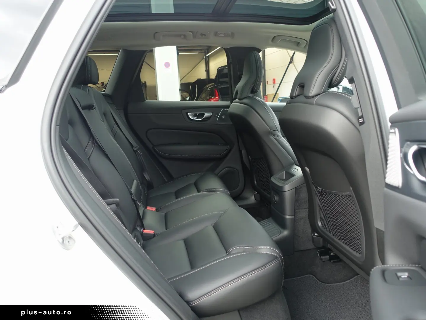 VOLVO XC60 Ultra Dark T8 AWD Plug-in Pano FourC B&W