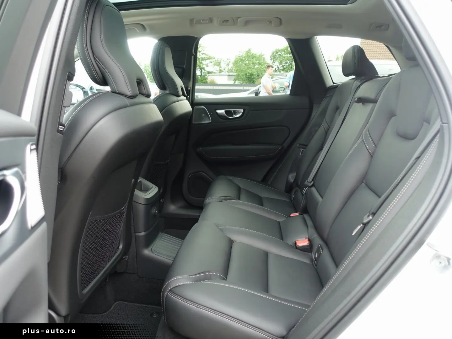 VOLVO XC60 Ultra Dark T8 AWD Plug-in Pano FourC B&W