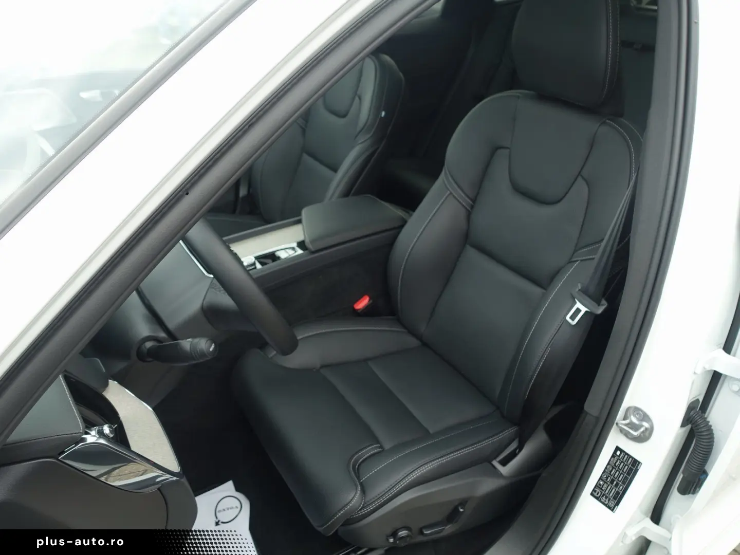 VOLVO XC60 Ultra Dark T8 AWD Plug-in Pano FourC B&W