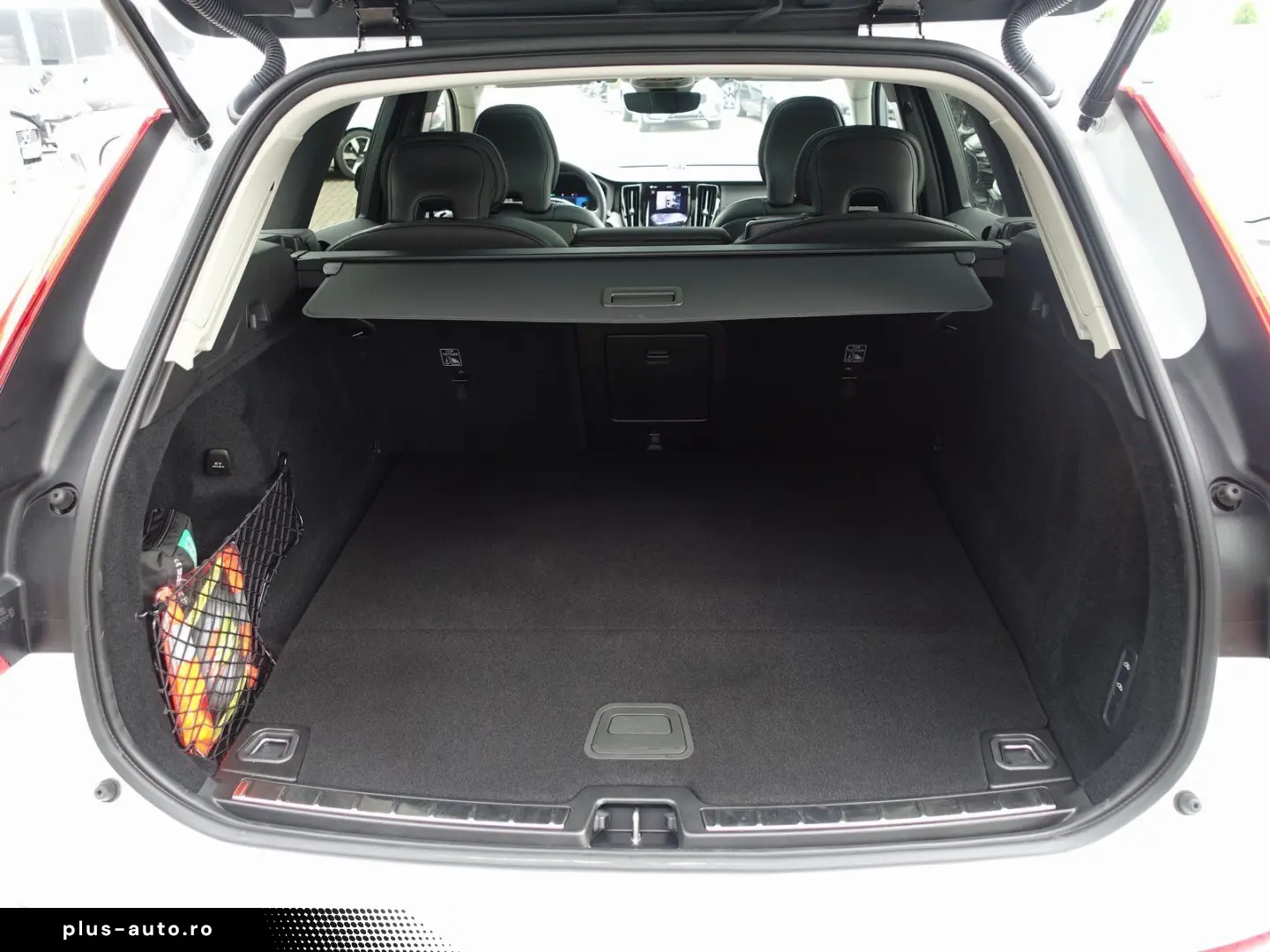 VOLVO XC60 Ultra Dark T8 AWD Plug-in Pano FourC B&W