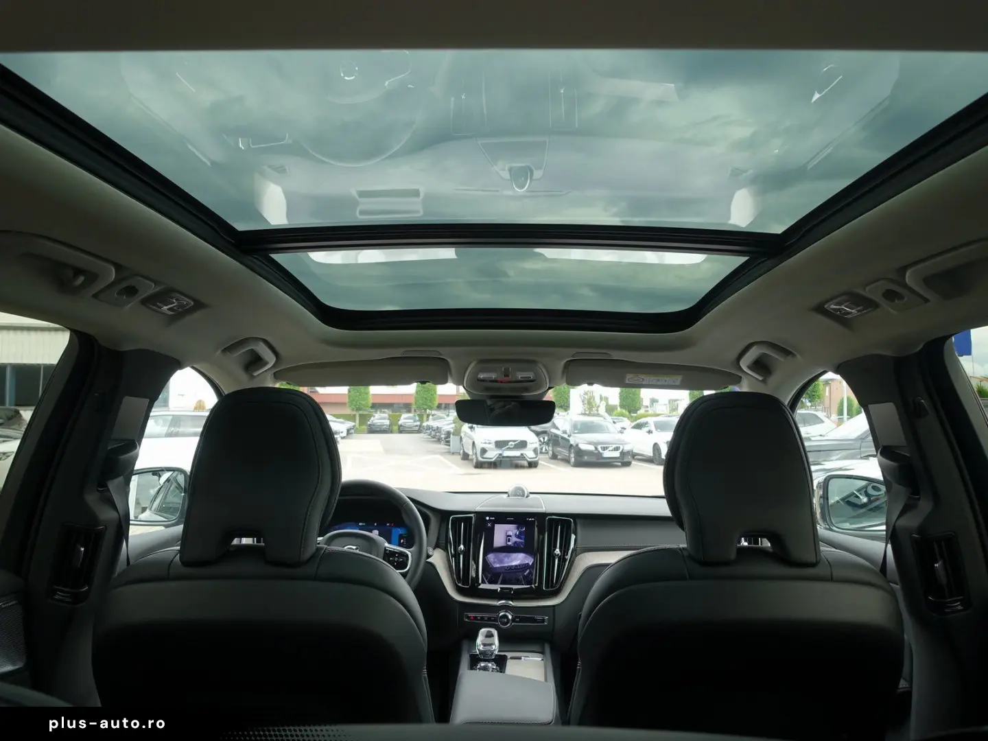 VOLVO XC60 Ultra Dark T8 AWD Plug-in Pano FourC B&W