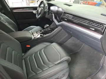 VW TOUAREG R ALL-BLACK 21Z. ACC HuD PANO AHK 360