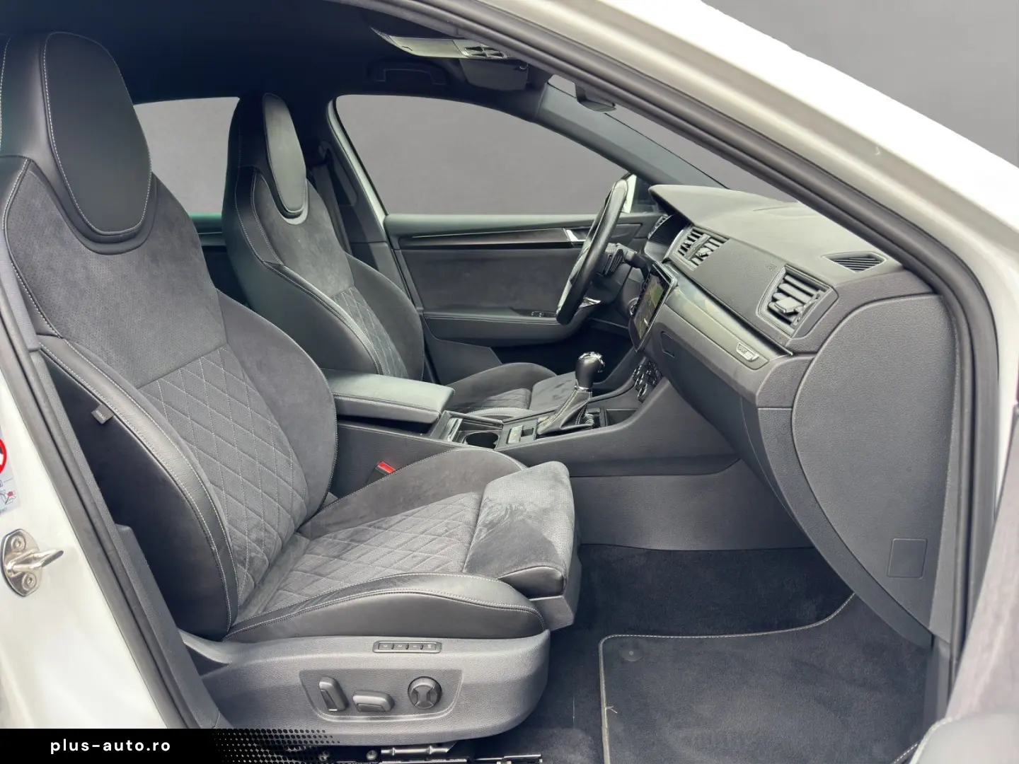 SKODA Superb 2.0 TDI Sportline 4x4 AHK KAMERA ACC STHZ
