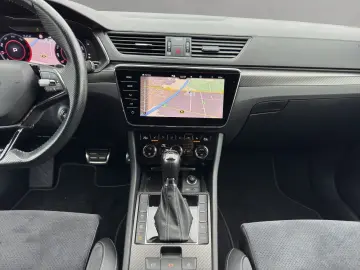 SKODA Superb 2.0 TDI Sportline 4x4 AHK KAMERA ACC STHZ