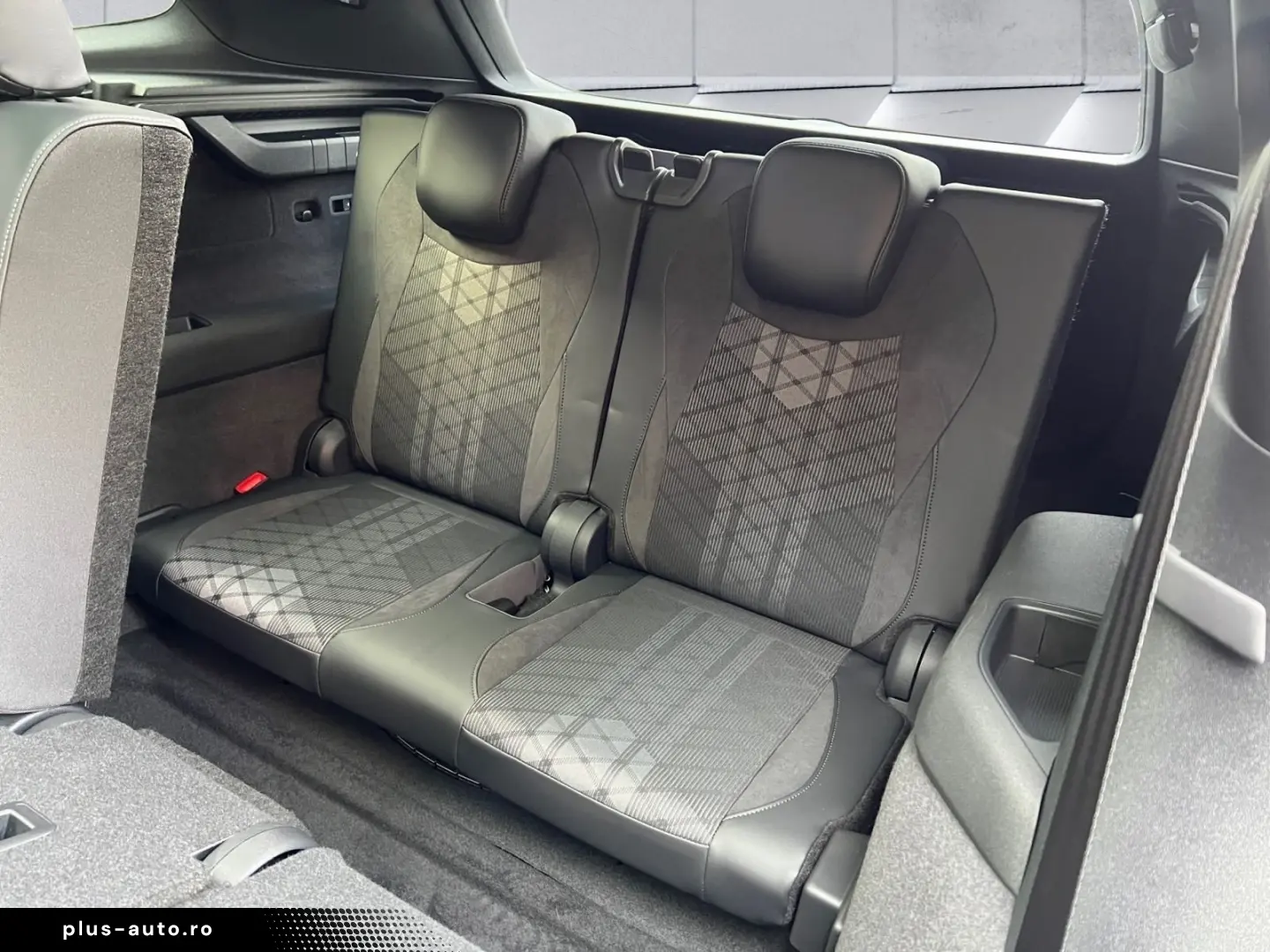 VW Tayron 2.0 TDI R-Line 4x4 DSG HUD PANO AHK 7-SEATS