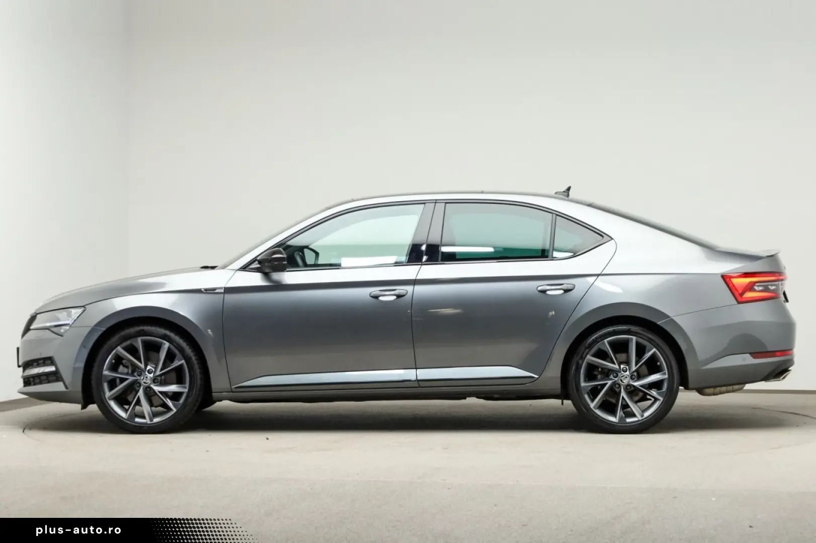 SKODA Superb 2.0 TSI DSG 4x4 Sportline NAVI PANO STHZ