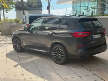 BMW X5 xDrive 30 d M Black VERMILION Edition