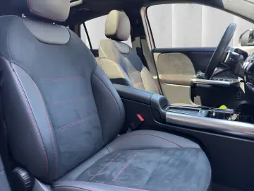MERCEDES-BENZ GLA 220 d 4M AMG Night Panorama 360  D…