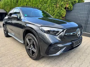 MERCEDES-BENZ GLC 400 e 4Matic Coupe AMG LINE PANO 3…