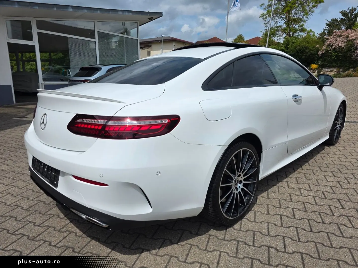 MERCEDES-BENZ E 450 Coupe 4Matic Burmester Panorama AMG-Line