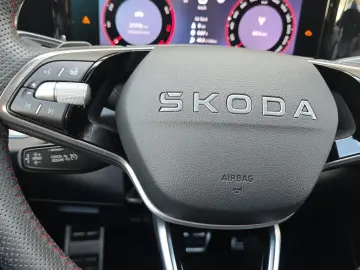 SKODA Kodiaq 2.0 TSI RS 4x4 HUD AHK 360  7-SEATS PANO
