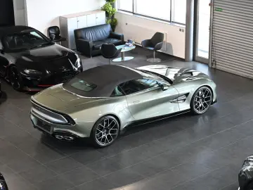 ASTON MARTIN Vanquish Volante California Sage   UPE 526.470€