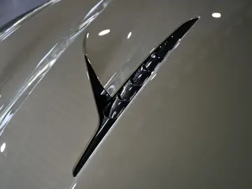 ASTON MARTIN Vanquish Volante California Sage   UPE 526.470€