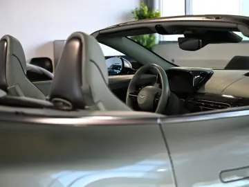 ASTON MARTIN Vanquish Volante California Sage   UPE 526.470€