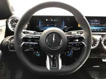 MERCEDES-BENZ AMG CLA 35 4MATIC Coupe  19Z Night Pano