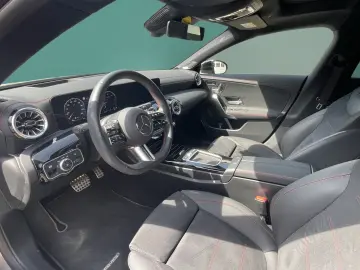 MERCEDES-BENZ CLA 220 d AMG NIGHT 19  DISTR PANO HUD…