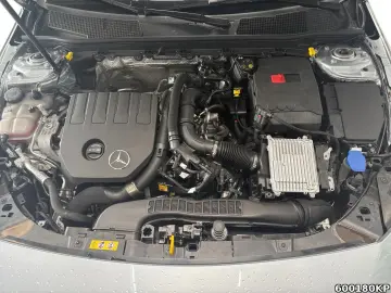 MERCEDES-BENZ CLA 200 AMG Pano Distronic Night Kamer…