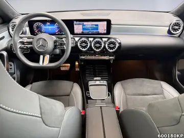 MERCEDES-BENZ CLA 200 AMG Pano Distronic Night Kamer…