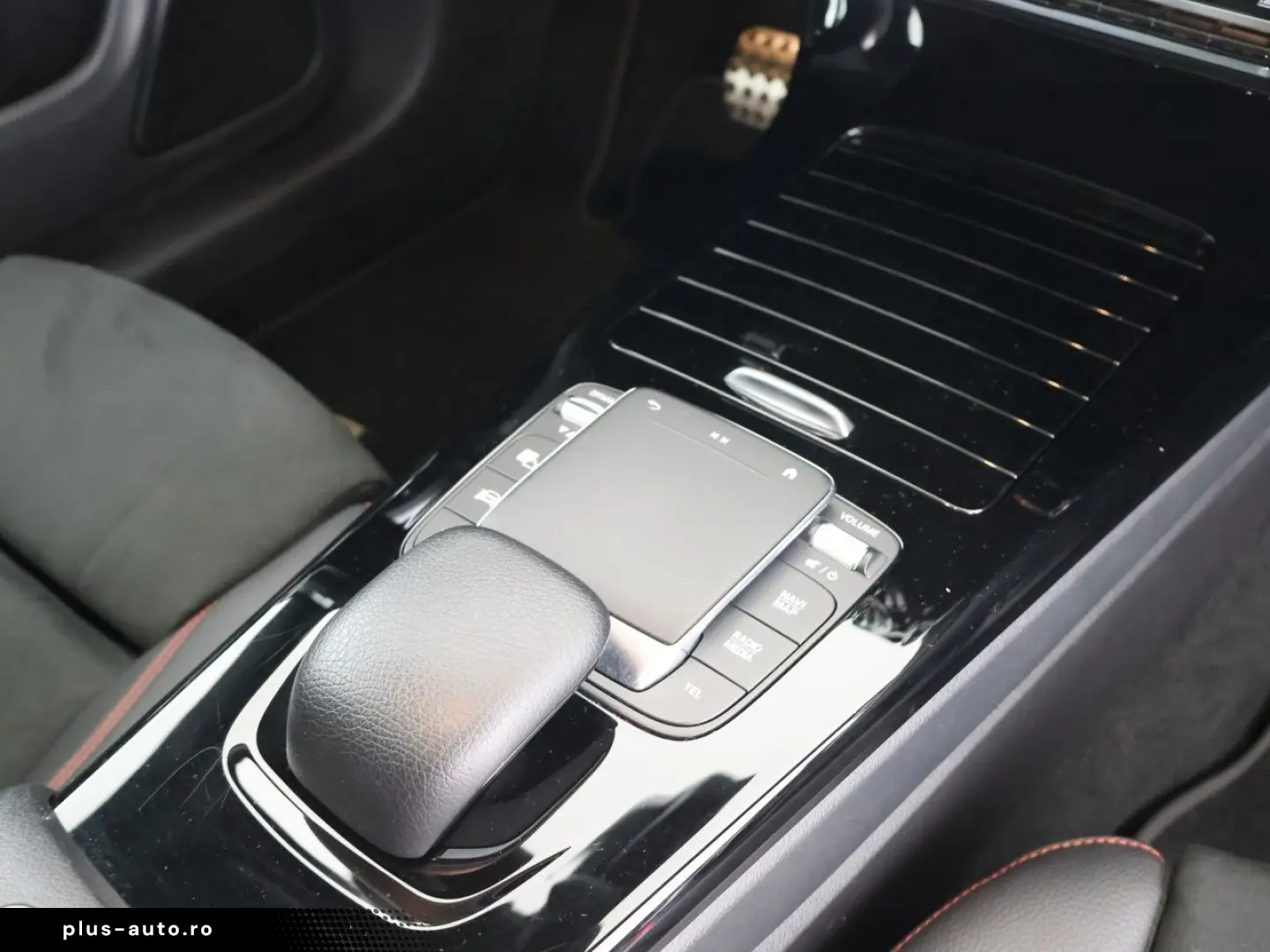 MERCEDES-BENZ CLA 250 e AMG MBUX Pano Distronic Kamera LED