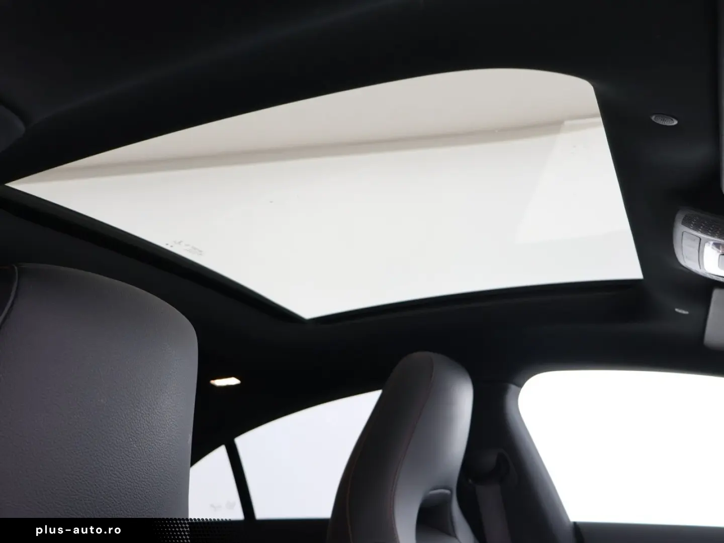 MERCEDES-BENZ CLA 250 e AMG MBUX Pano Distronic Kamera LED