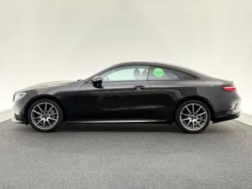 MERCEDES-BENZ E300d Coupe 4M. AMG LINE 360 -PANO-LED…