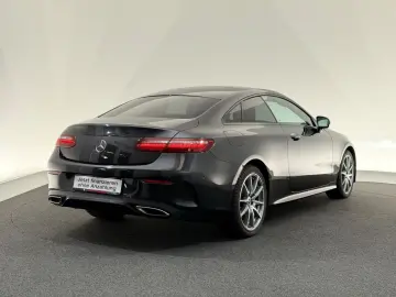 MERCEDES-BENZ E300d Coupe 4M. AMG LINE 360 -PANO-LED…