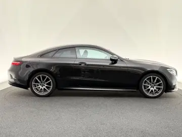 MERCEDES-BENZ E300d Coupe 4M. AMG LINE 360 -PANO-LED…
