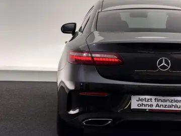 MERCEDES-BENZ E300d Coupe 4M. AMG LINE 360 -PANO-LED…