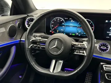 MERCEDES-BENZ E300d Coupe 4M. AMG LINE 360 -PANO-LED…