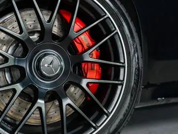 MERCEDES-BENZ C 63S AMG Performance Burmester Carbon…