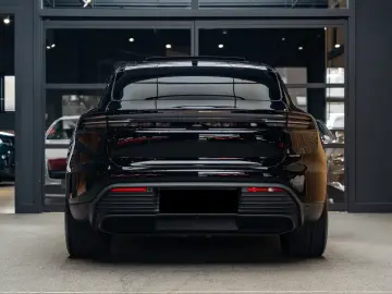 Porsche Macan 4