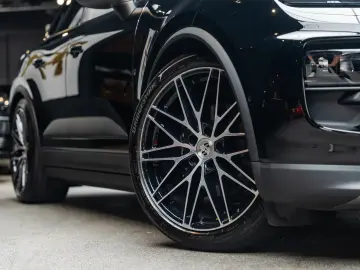 Porsche Macan 4