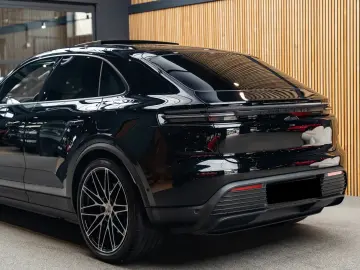 Porsche Macan 4