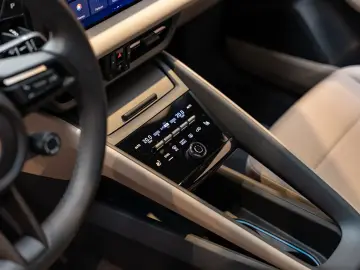 Porsche Macan 4