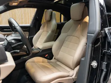 Porsche Macan 4