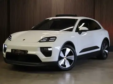 Porsche Macan Pano