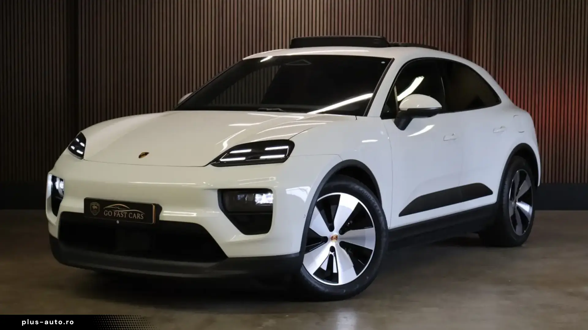 Porsche Macan Pano